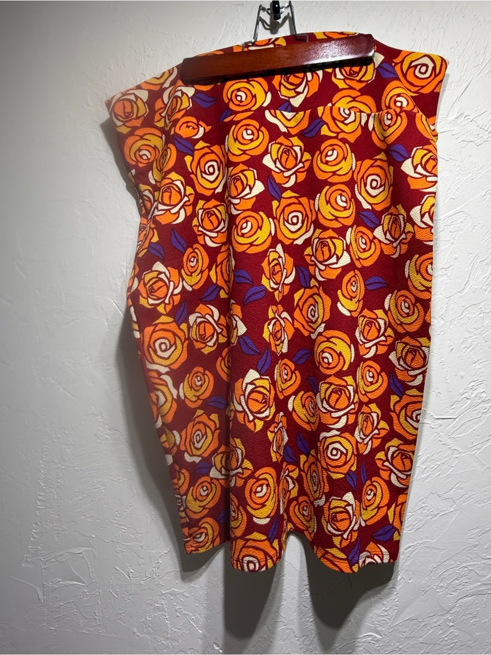 Lularoe Deep Red Graphic Floral Print Stretxh Wiggle Skirt Size 3X NWOT